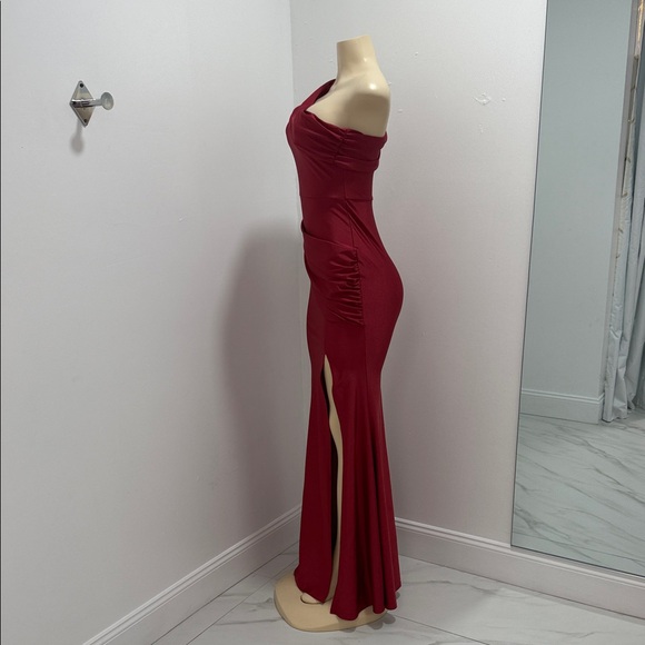 Elegant Burgundy One-Shoulder Dress - Picture 4 of 5